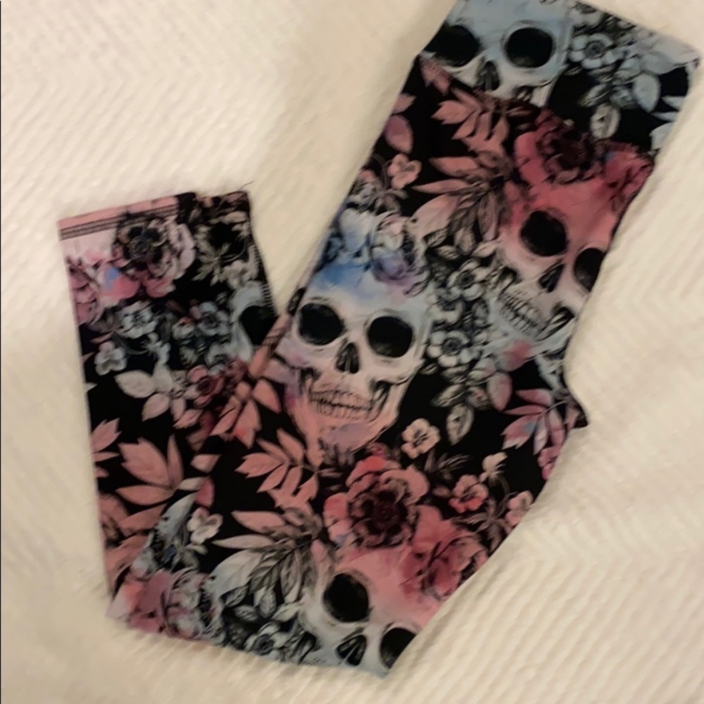 Cute skull and flowers tights